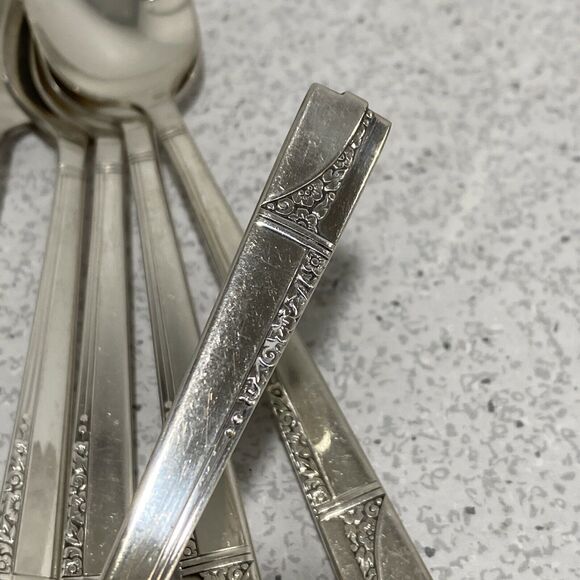 Vintage Oneida Silverplated Teaspoons Caprice Pattern Circa 1937 set of 6 spoons - Picture 2 of 6